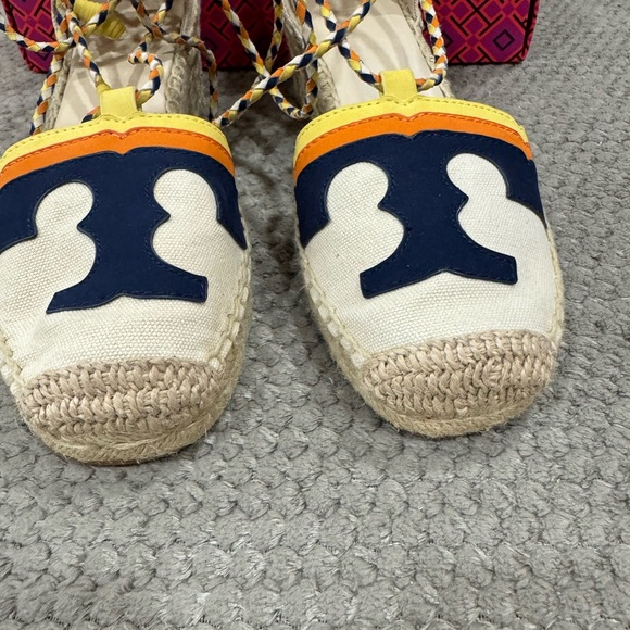 Tory Burch size 7 - Picture 2 of 8